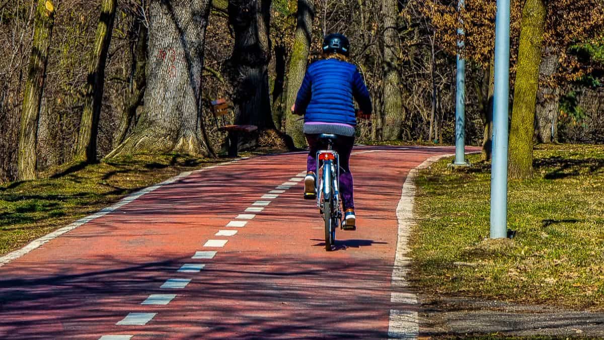 cum circulăm corect cu bicicleta și trotineta prin oraș - polițiștii sibieni: „foarte mulți nu cunosc regulile”
