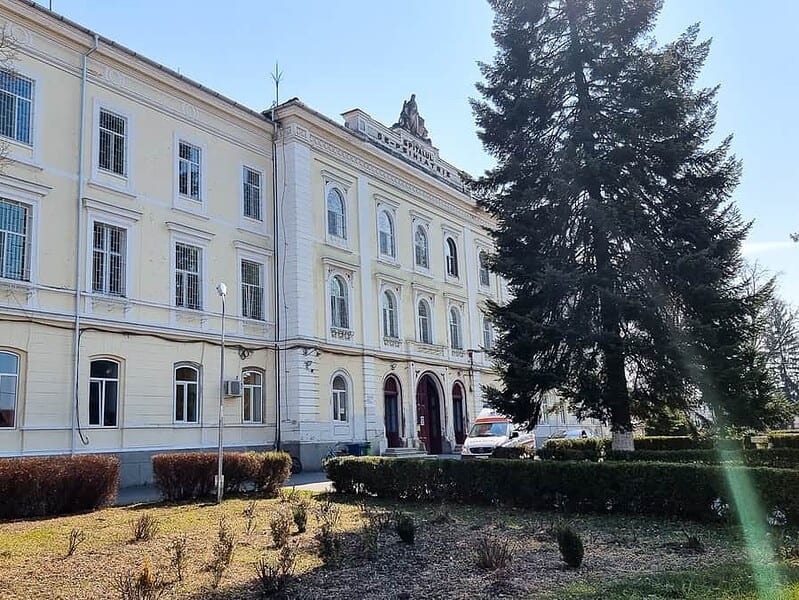 medicul de la psihiatrie, cercetat pentru luare de mită, a fost reținut