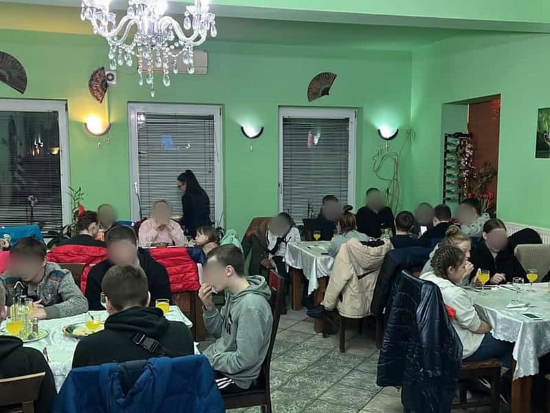 foto: peste treizeci de copii din ucraina, cazați la avrig - au fugit de război cu antrenorii de judo
