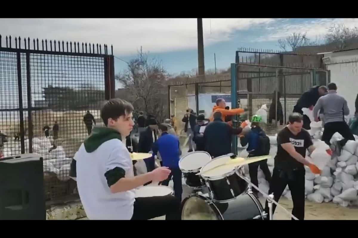 video - ucrainenii se pregătesc să înfrunte rușii pe ritmurile lui bon jovi: „it's my life!”