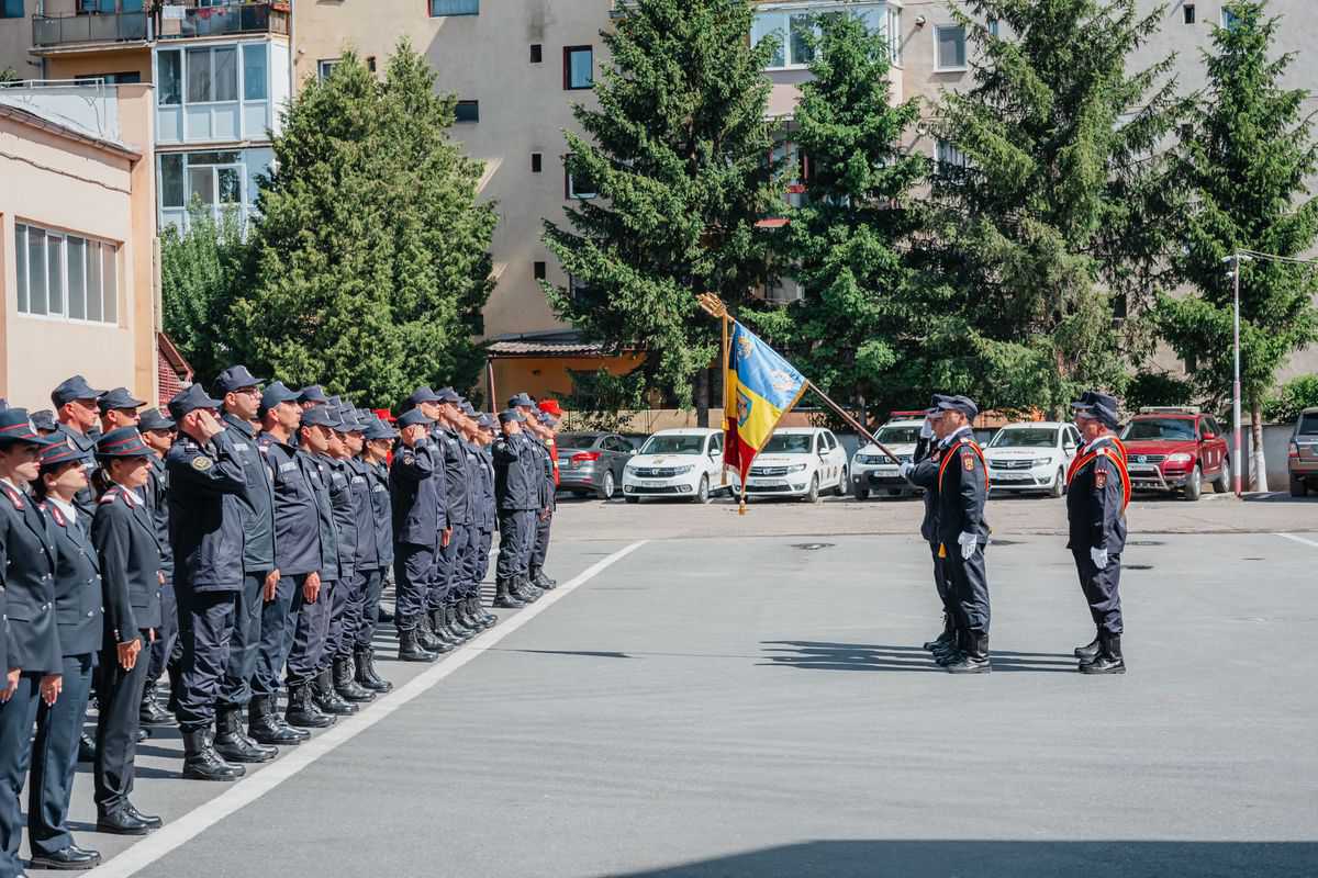 foto peste 30 de cadre militare din cadrul isu sibiu au depus vineri jurământul