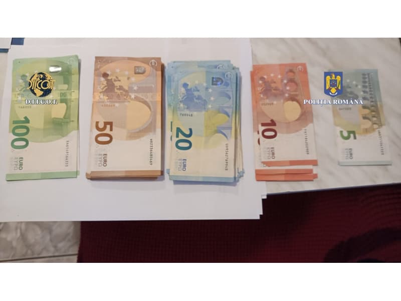 percheziţii diicot la o grupare care a reuşit să retragă ilegal peste 70 de milioane de lei din conturile unei bănci
