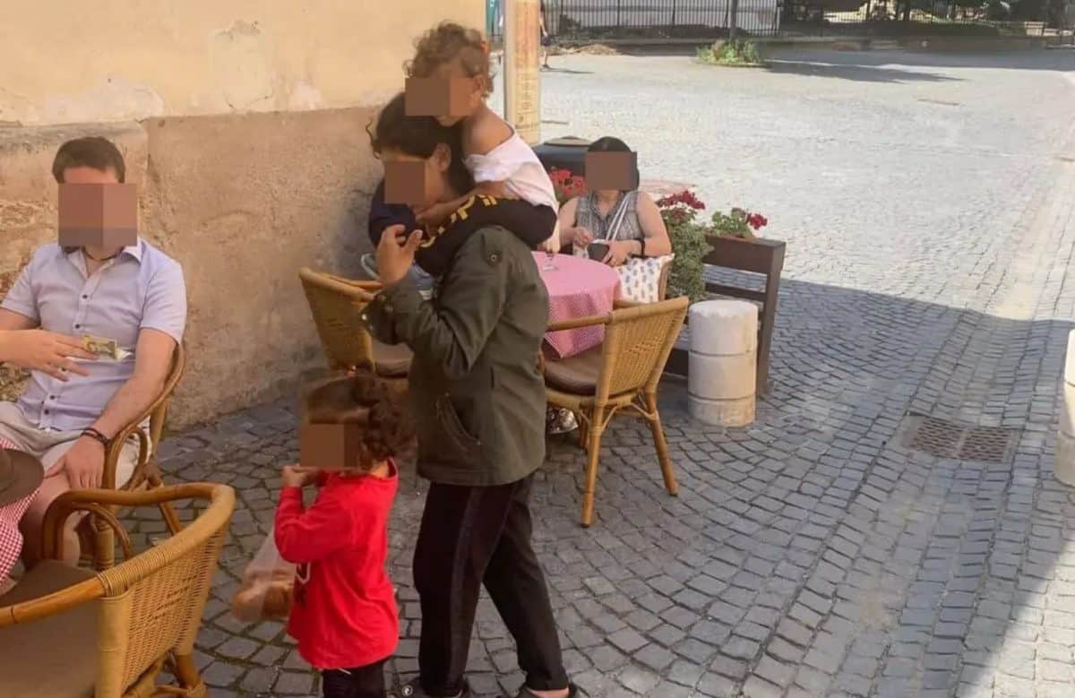 mame fără suflet. și-au pus copiii să cerșească în sibiu - polițiștii au deschis dosare penale