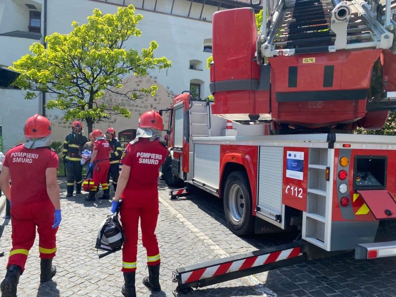 pompierii desfășoară un exercițiu la sala thalia - este simulat un incendiu