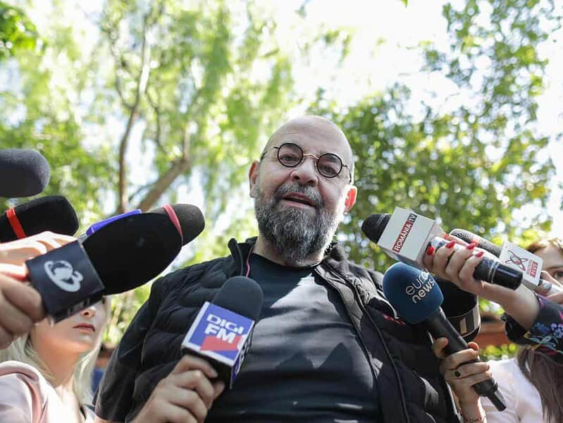 piedone candidează la primăria capitalei. ”să mai dau cu o mătură”