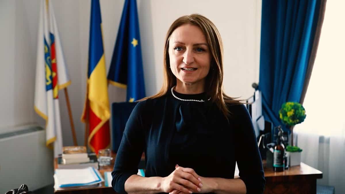 sibieni cu care ne mândrim în 2022 - maria ciucă deținătoarea titlului de tezaurul uman viu, victoria bîrluțiu decorată cu „meritul sanitar”, elevi olimpici și profesori