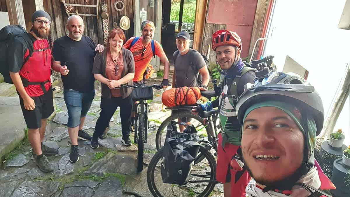 șase sibieni încheie un traseu de 700 de kilometri cu bicicleta pe via transilvanica în piața mare - sunt așteptați sâmbătă la 18.00