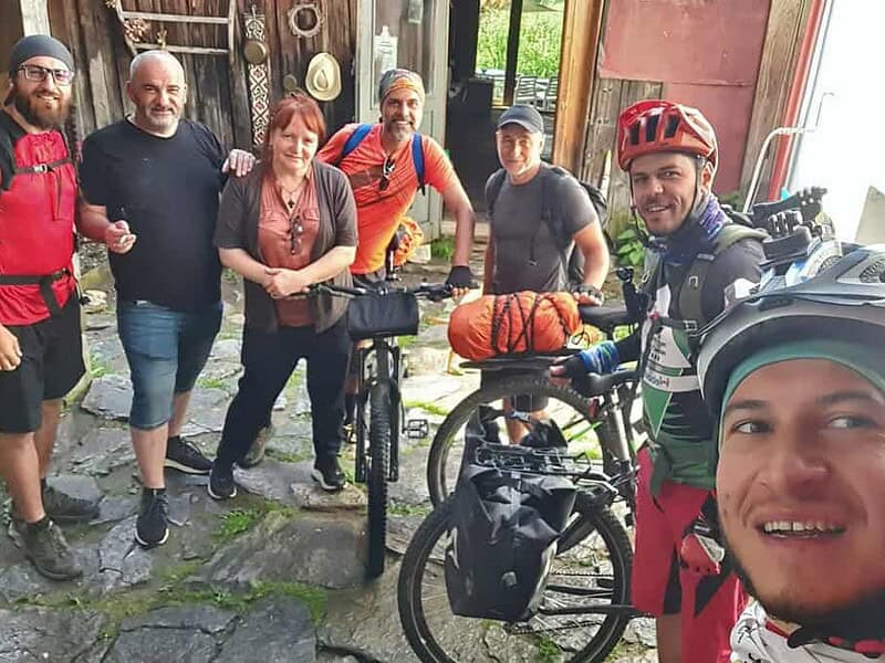 șase sibieni încheie un traseu de 700 de kilometri cu bicicleta pe via transilvanica în piața mare - sunt așteptați sâmbătă la 18.00