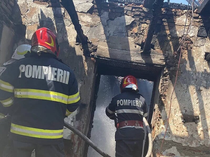 foto incendiu la richiș – a ars o casă