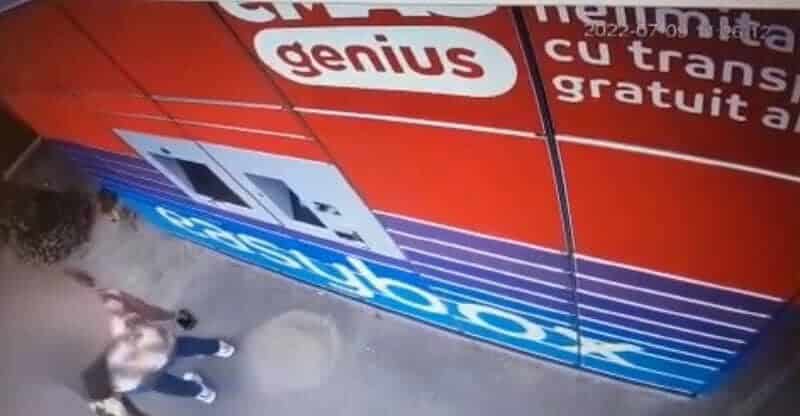 video un curier a pierdut aparatul de înregistrare pachete la easy box pe rusciorului - sibianca filmată când l-a luat e rugată sa-l returneze