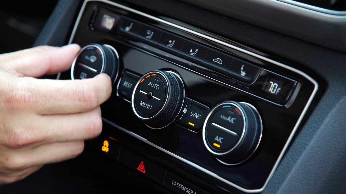 avertisment pentru șoferi - folosirea aerului condiționat poate crește consumul mașinii cu 1,5 litri/100 km
