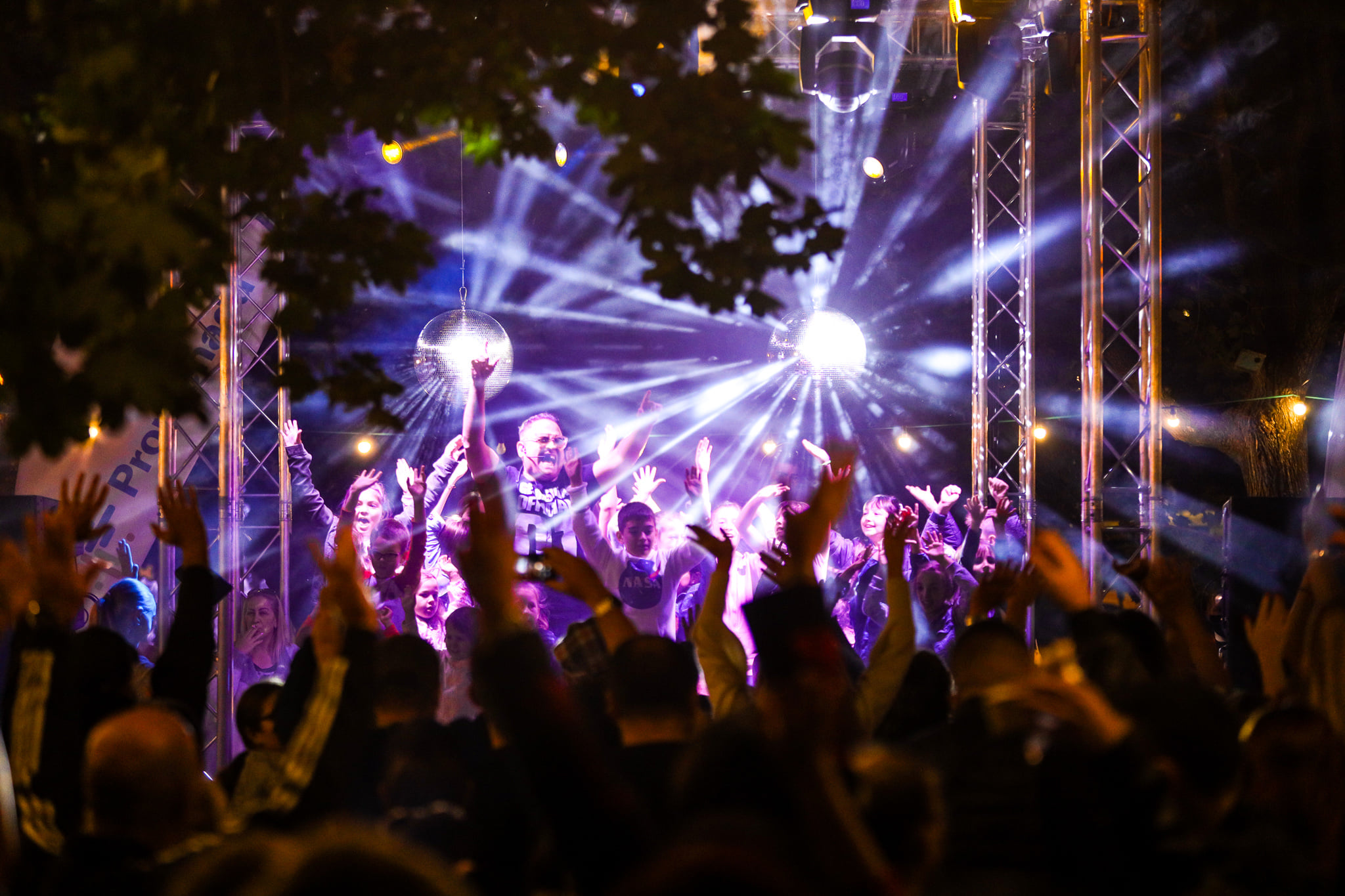 începe sibiul de odinioară - patru zile de concerte cu n&d, sweet kiss și body&soul  - retro party și experiențe unice recreate în parcul tineretului