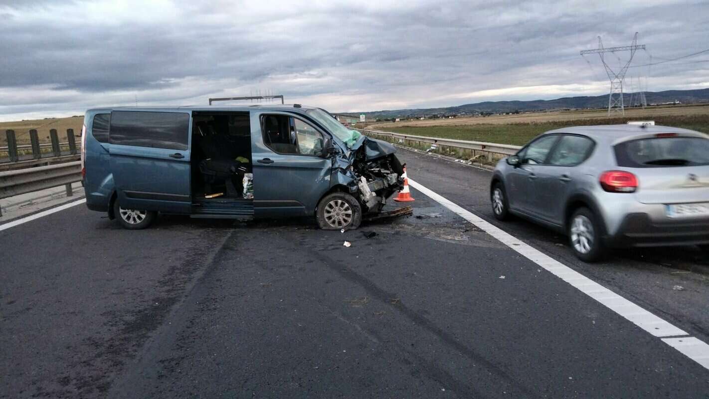 accident pe autostradă în zona aeroportului din sibiu - un șofer a adormit la volan