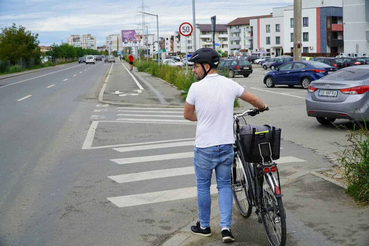 video - pista pentru biciclete din cartierul arhitecților, coșmarul cicliștilor - ”trebuie să cobori de pe bicicletă de cel puțin 27 de ori”
