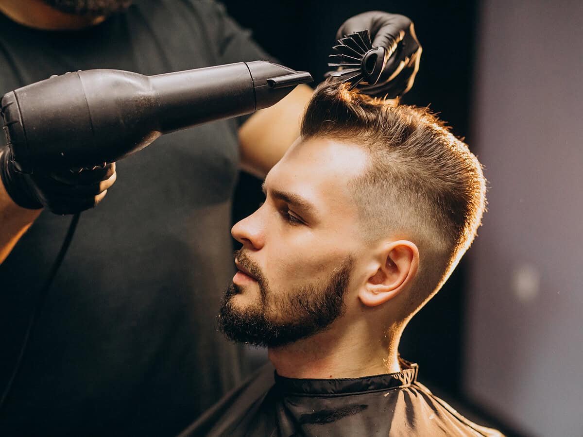 aceeași tunsoare, diferențe majore de preț - ce tarife au frizerii și hair-styliștii din sibiu