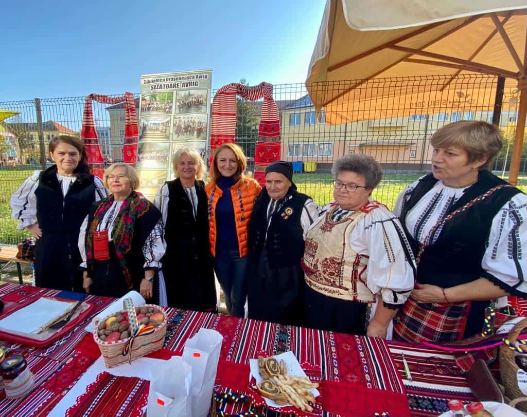 FOTO Piața Volantă Transilvania sărbătorește zece ani de la înființare - Daniela Cîmpean: „Încurajăm sibienii să consume produse locale” foto piața volantă transilvania sărbătorește zece ani de la înființare - daniela cîmpean: „încurajăm sibienii să consume produse locale”