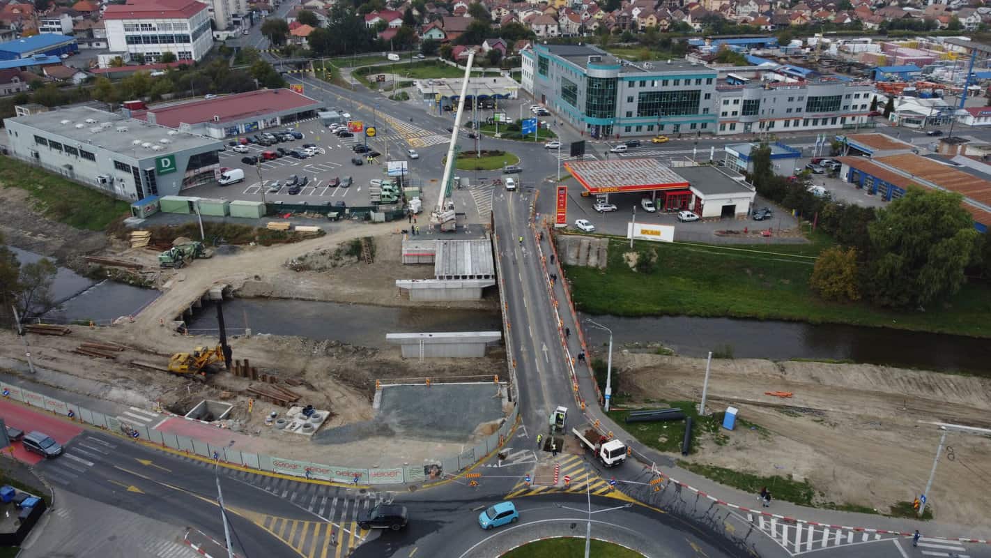 FOTO VIDEO Lucrările la podul peste Cibin de pe Șoseaua Alba Iulia - Imagini spectaculoase cu montarea grinzilor foto video lucrările la podul peste cibin de pe șoseaua alba iulia - imagini spectaculoase cu montarea grinzilor