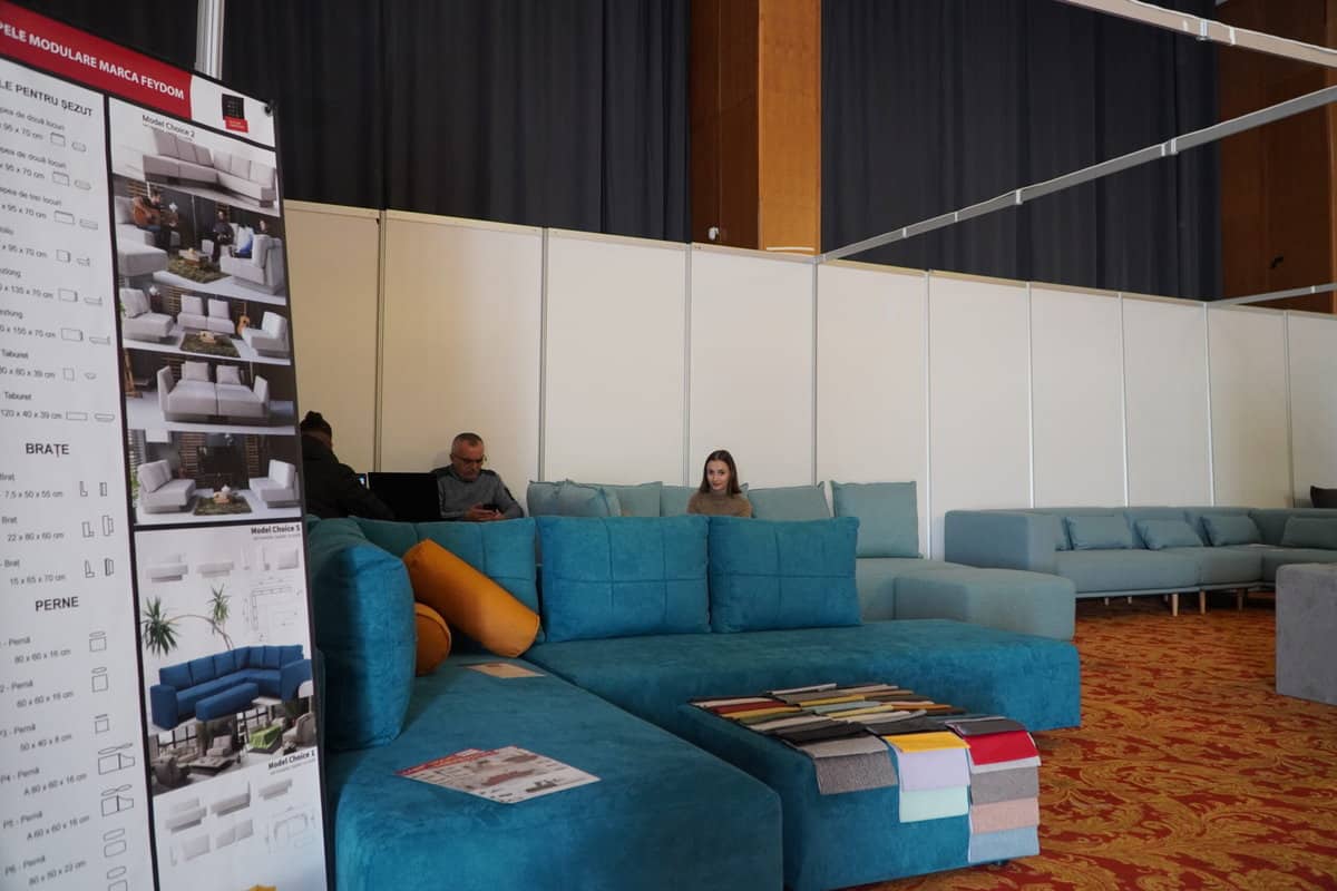 oferte de neratat la salonul de mobilă de la redal expo - reduceri la canapele și paturi tapițate