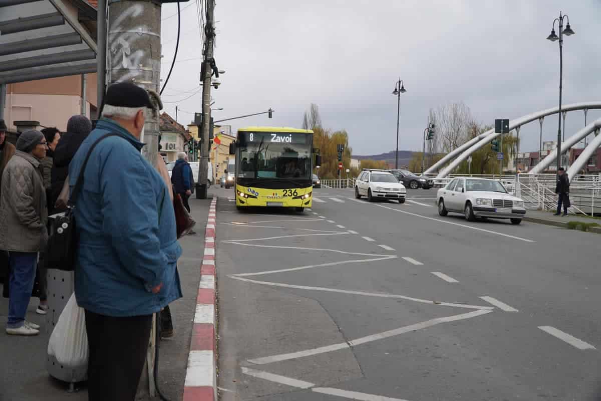 video - autobuz gratis sau confortul mașinii personale? - ce spun sibienii