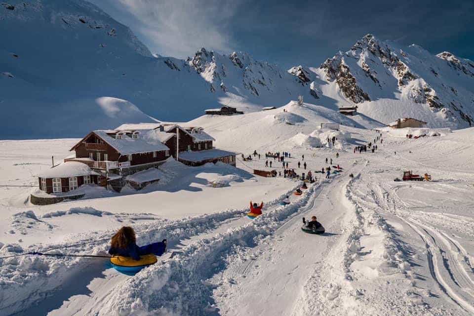 Hotelul de gheaţă de la Bâlea Lac revine după doi ani de pauză - Fiecare cameră va purta numele unei capitale europene hotelul de gheaţă de la bâlea lac revine după doi ani de pauză - fiecare cameră va purta numele unei capitale europene