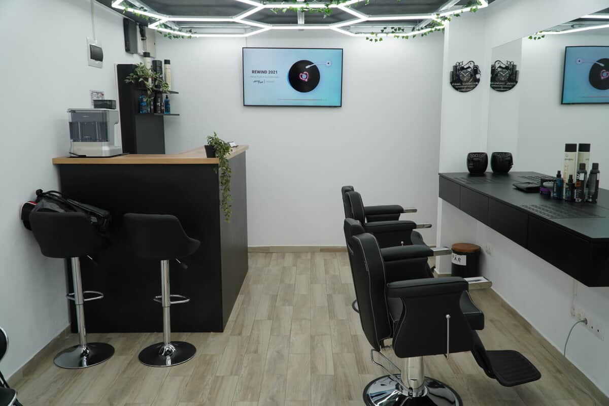 VIDEO Paul Dâncan Hairdressing&Barbering, cea mai nouă frizerie din Sibiu - Salonul cu cei mai "răsfățați" clienți video paul dâncan hairdressing&barbering, cea mai nouă frizerie din sibiu - salonul cu cei mai "răsfățați" clienți