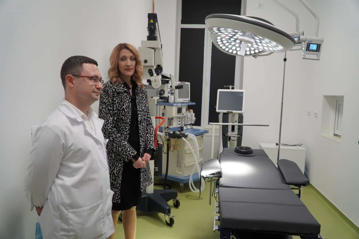 microscop unic adus la spitalul cf sibiu. poate mări imaginea de 21 de ori – ”duce la înlăturarea operațiilor clasice”