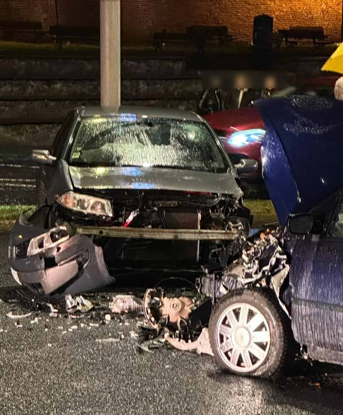 video: două mașini s-au ciocnit pe bulevardul coposu din sibiu - trafic îngreunat