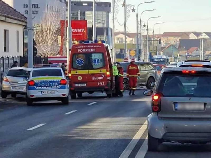 foto: accident cu trei victime pe șoseaua alba iulia - un șofer nu a acordat prioritate