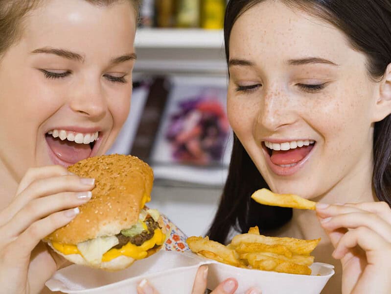 nouă din zece sibieni sunt fani fast food - nutriționist: ”nu trebuie neapărat să dăm cu piciorul la această mâncare”