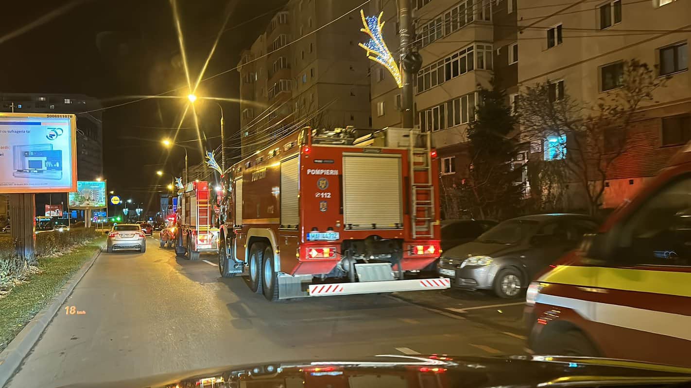 video foto: fum în subsolul unui bloc de pe mihai viteazu - pompierii au găsit o conductă de apă defectă