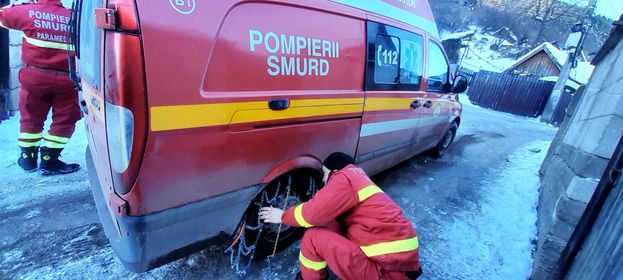 Ambulanță SMURD blocată din cauza gheții în Gura Râului - Primar: „Am deszăpezit până unde am avut posibilitatea” ambulanță smurd blocată din cauza gheții în gura râului - primar: „am deszăpezit până unde am avut posibilitatea”