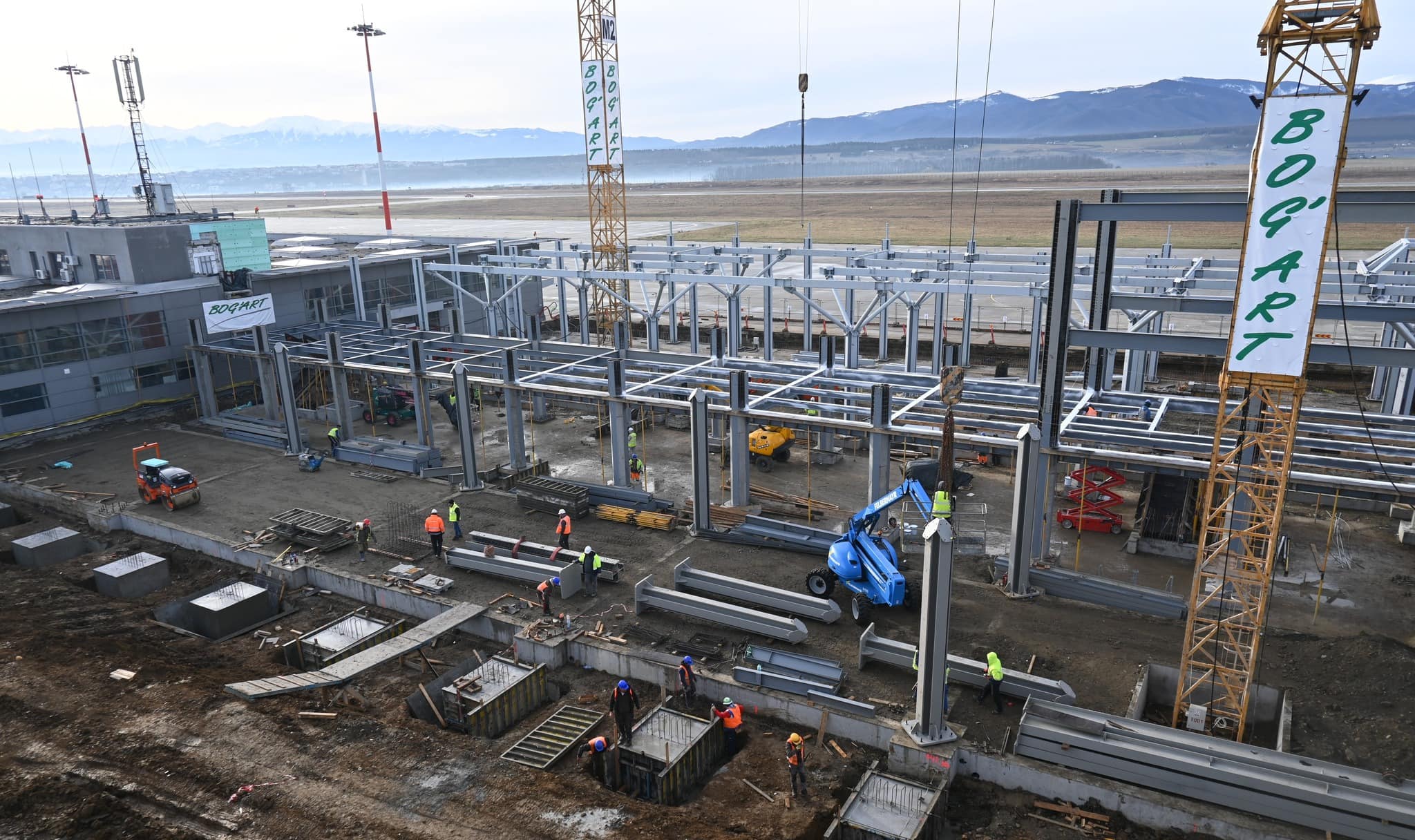 FOTO Lucrările la Aeroportul Internațional Sibiu avansează rapid - Noul terminal costă aproape 300 milioane lei foto lucrările la aeroportul internațional sibiu avansează rapid - noul terminal costă aproape 300 milioane lei