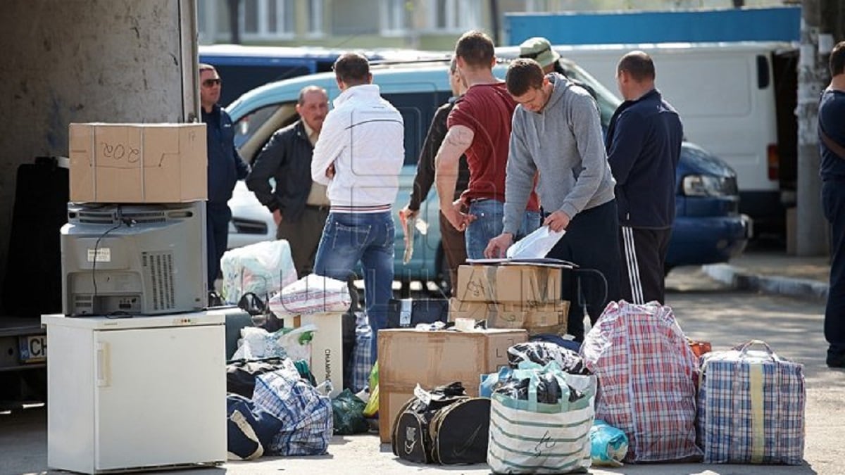 sibienii trimit pachete de paște la rudele din străinătate – majoritatea conțin cozonaci, ulei, făină și chiar și pâine