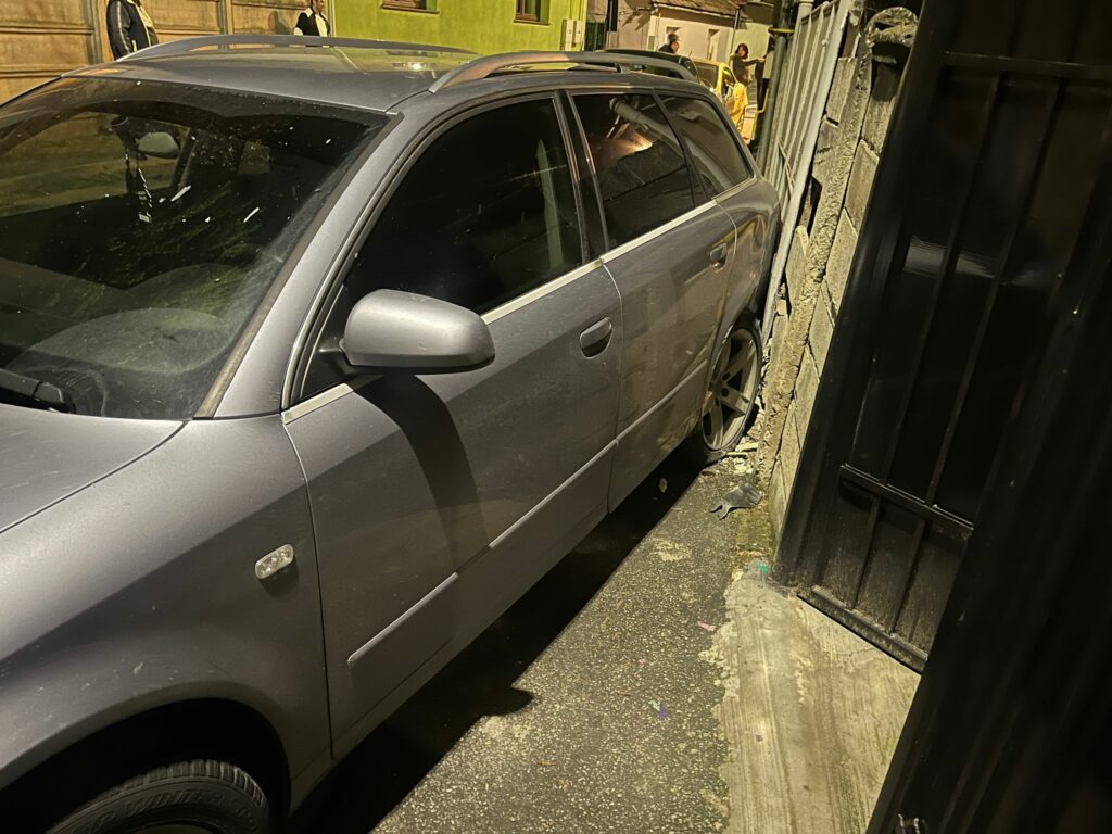 FOTO VIDEO Accident pe strada Dorobanților - Vinovatul a acroșat șase mașini și a fugit de la fața locului foto video accident pe strada dorobanților - vinovatul a acroșat șase mașini și a fugit de la fața locului