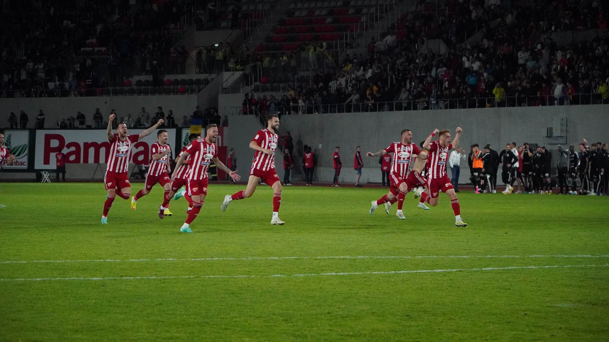 live foto video - finala cupei româniei: atmosferă ca în champions league pe municipalul din sibiu - fanii lui u cluj fac spectacol!