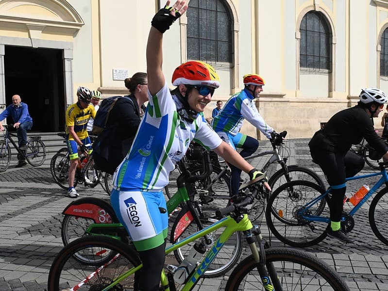 galerie foto - s-a dat startul turului cycle4goals - 3500 de kilometri de la sibiu la deventer