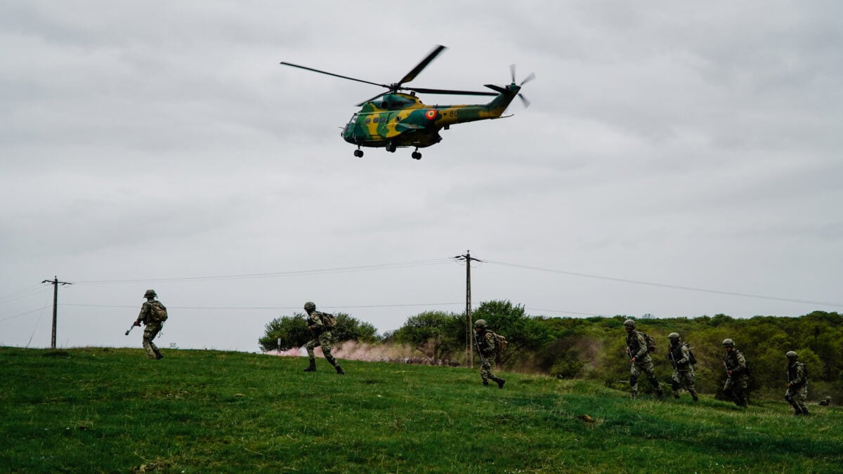 reportaj - o zi de antrenamente alături de studenții de la aft - elicoptere militare în acțiune la poligonul din daia (video foto)