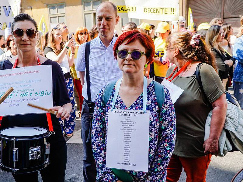 a început a treia săptămână de grevă - profesorii sibieni cer respectarea declarațiilor guvernanților 