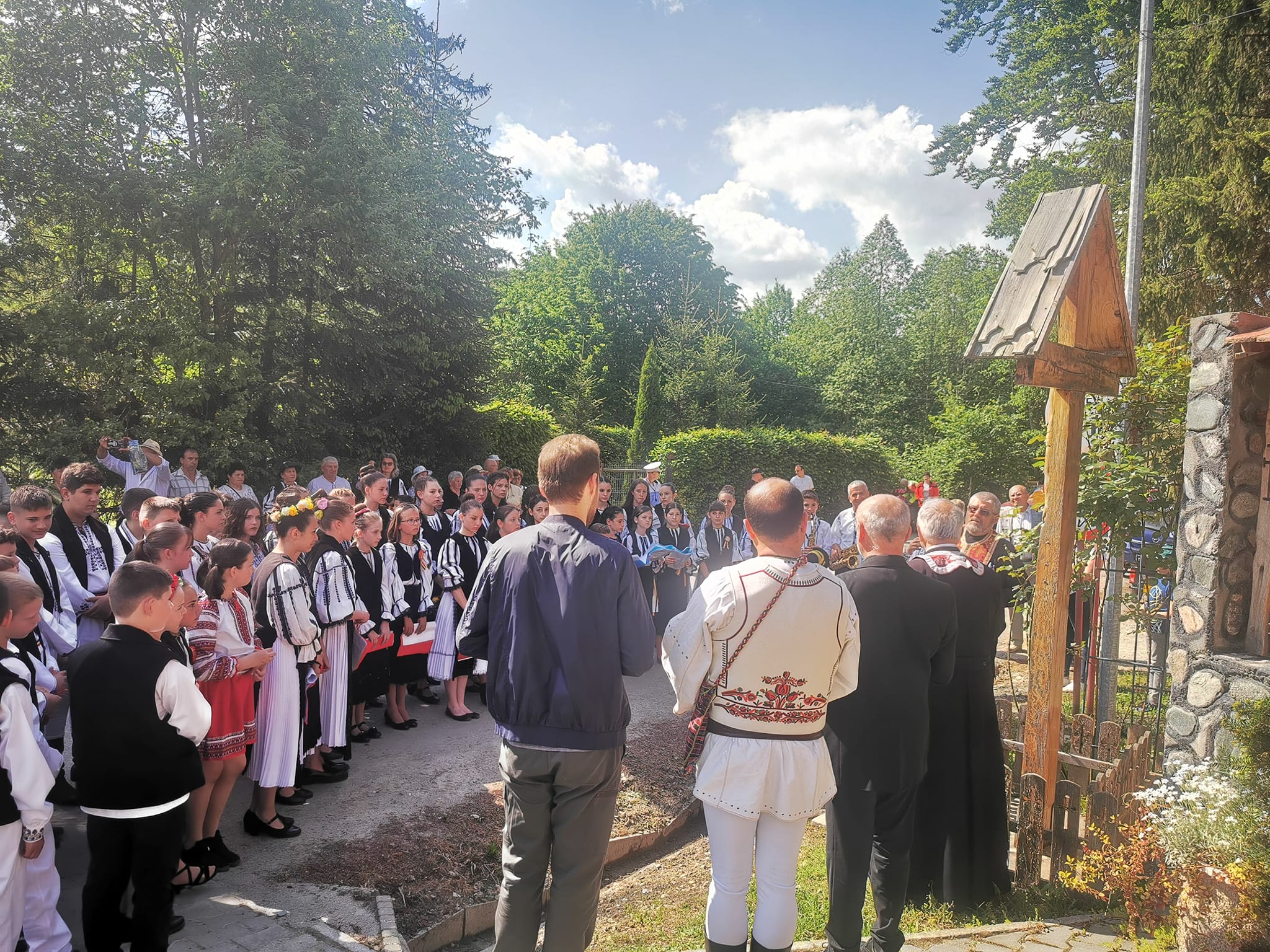 foto: priscene, poezii, cântec și dansuri populare pe valea avrigului de înălțarea domnului