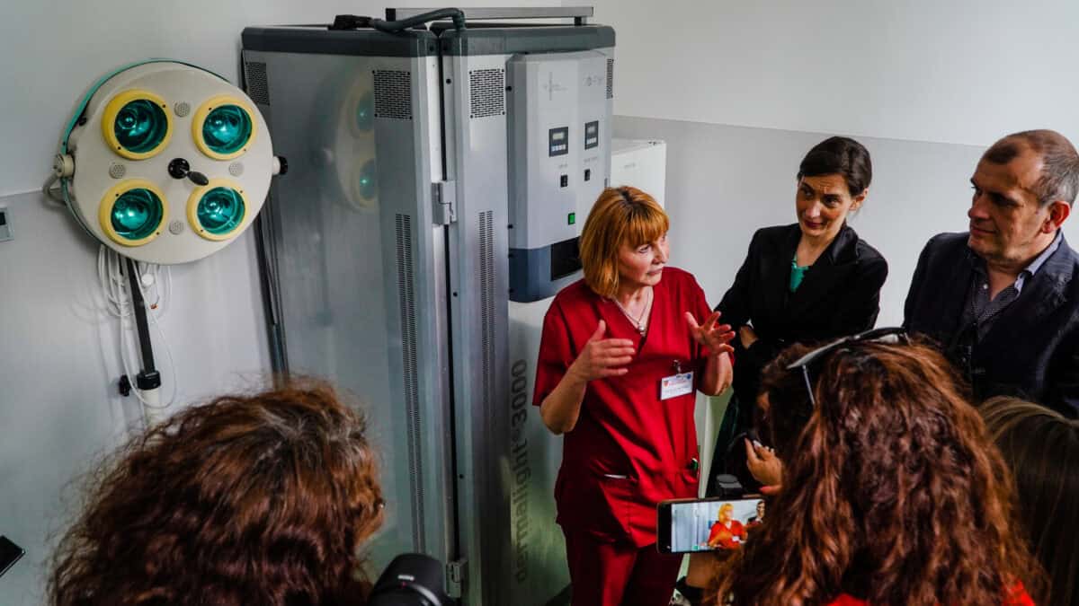 dotare de ultimă generație la secția de dermatologie - sibienii au la dispoziție un aparat care tratează psoriazisul și vitiligo