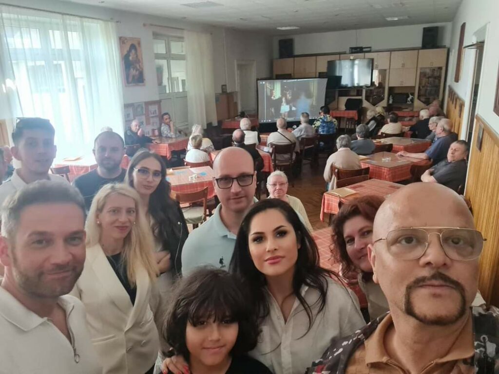 Bucurie pentru vârstnicii de la căminul de pe strada Coșbuc - Vor avea un cinema portabil și un spațiu dedicat socializării bucurie pentru vârstnicii de la căminul de pe strada coșbuc - vor avea un cinema portabil și un spațiu dedicat socializării