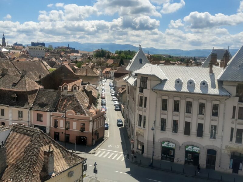 maxime de 22 de grade joi, la sibiu - cerul, predominant înnorat