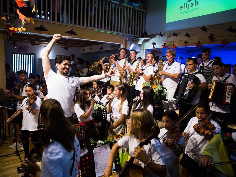 corbii dansează din nou, la căminul cultural din roșia / a 11-a ediție a festivalului organizat de asociația elijah