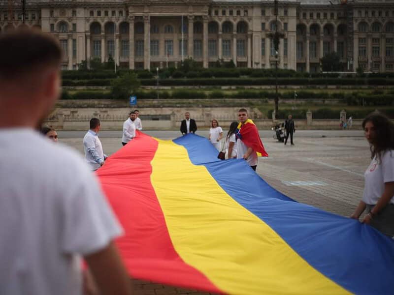 psd sibiu - ”tinerii social-democrați sibieni au dus un drapel uriaș la bucurești” (cp)
