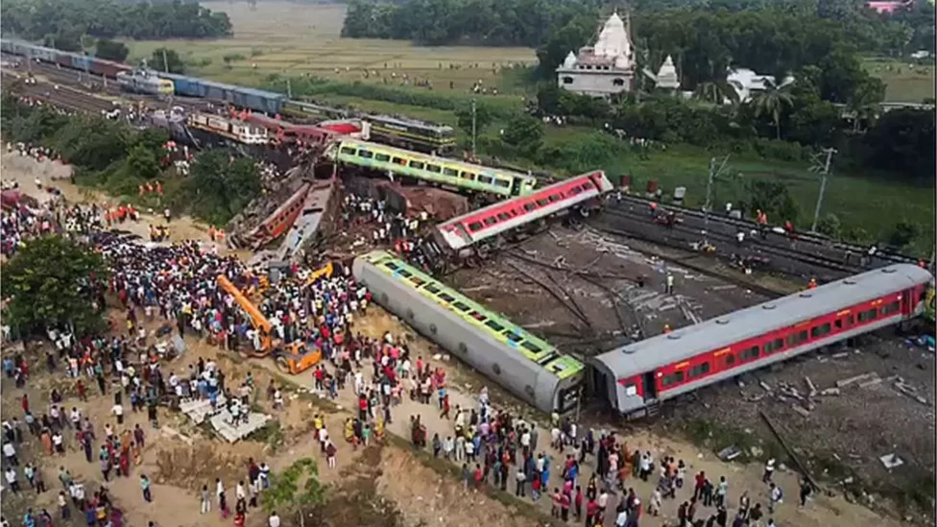 FOTO VIDEO Accident feroviar grav în India - Peste 200 de oameni au murit și 900 au fost răniți foto video accident feroviar grav în india - peste 200 de oameni au murit și 900 au fost răniți