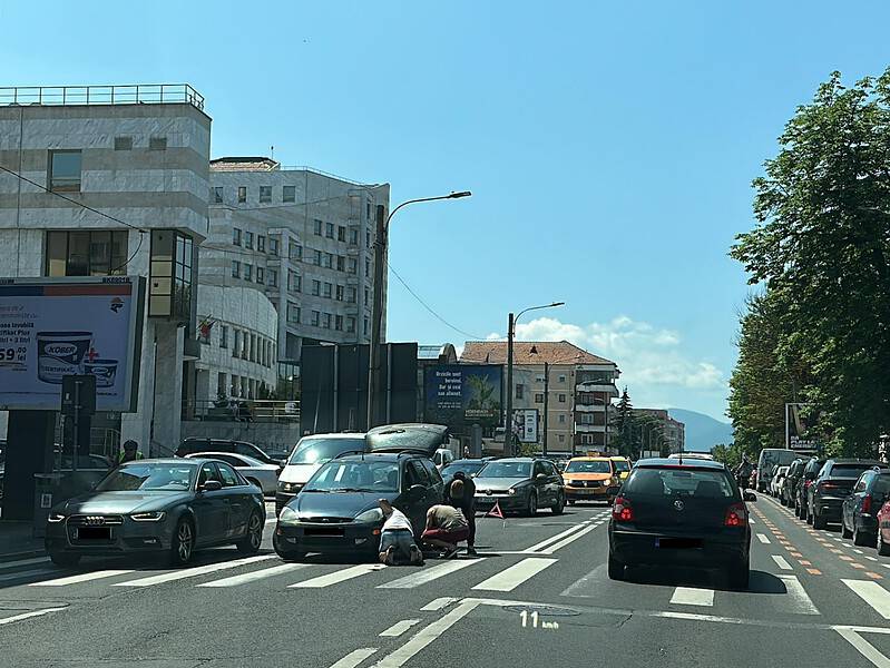 video foto: trafic îngreunat pe calea dumbrăvii. s-a stricat o mașină
