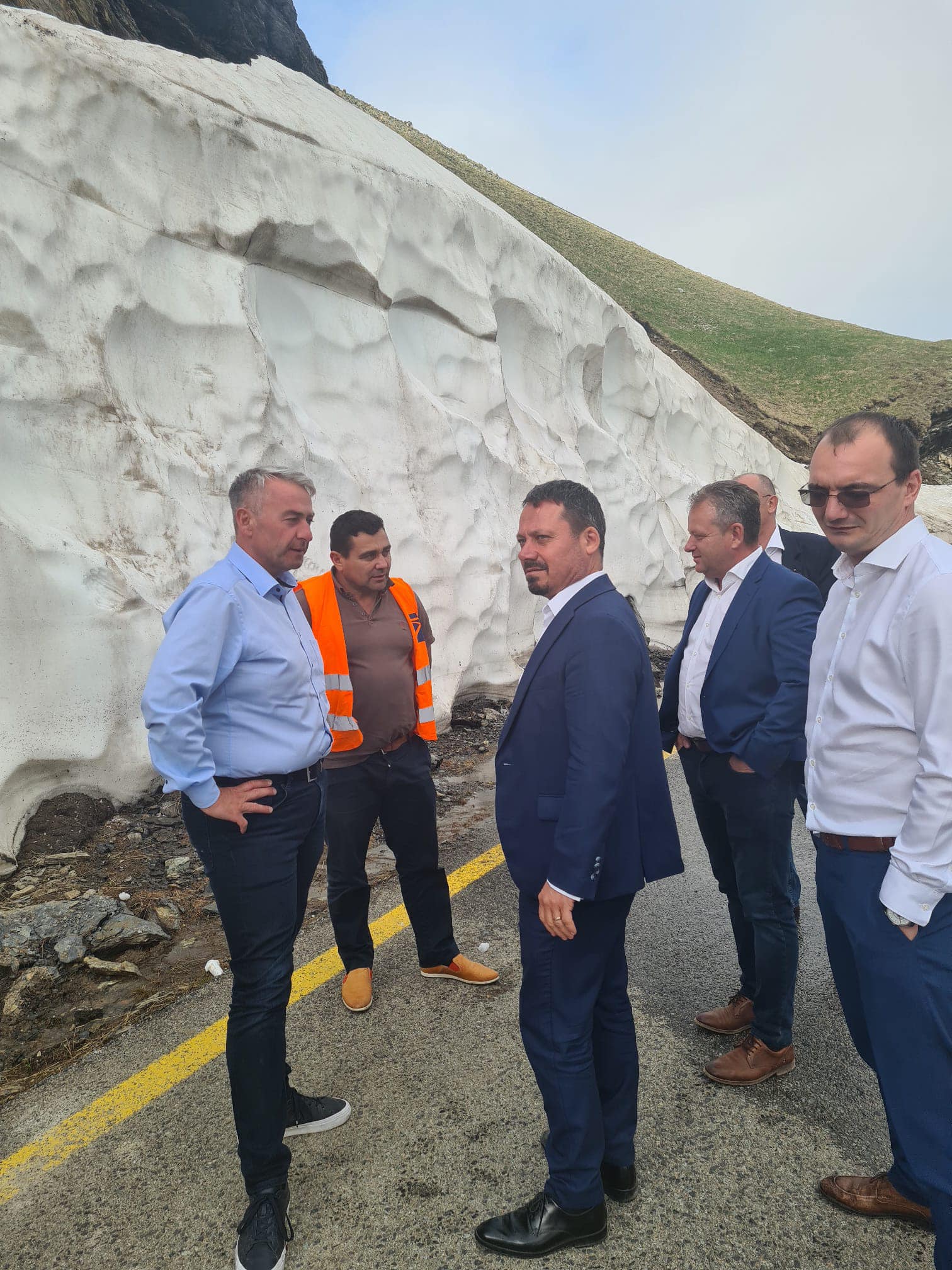 Se redeschide Transalpina - Când se va putea circula pe cel mai înalt drum din România se redeschide transalpina - când se va putea circula pe cel mai înalt drum din românia