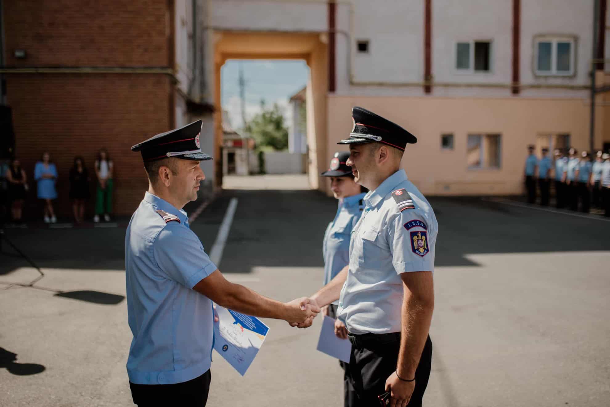 foto aproape patruzeci de pompieri sibieni au fost înaintaţi în grad