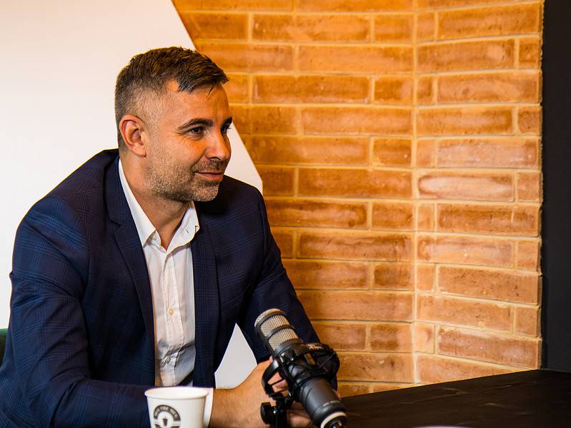 stadionul din șelimbăr ar putea fi finalizat anul viitor. cornel stănilă: ”lucrările avansează cu viteza melcului”