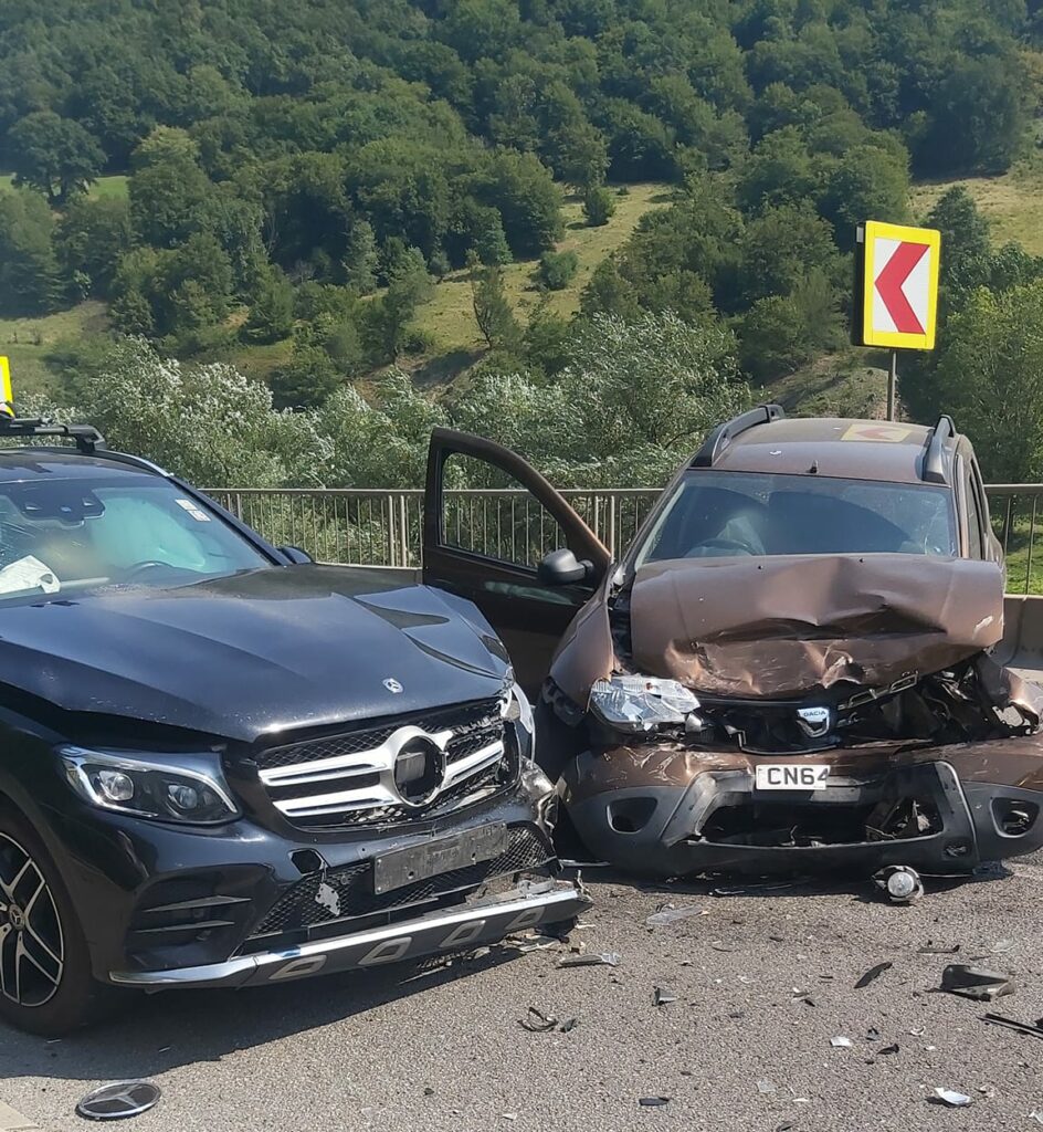 Accident grav pe Valea Oltului, la Câineni. Trei persoane au nevoie de îngrijiri medicale accident grav pe valea oltului, la câineni. trei persoane au nevoie de îngrijiri medicale